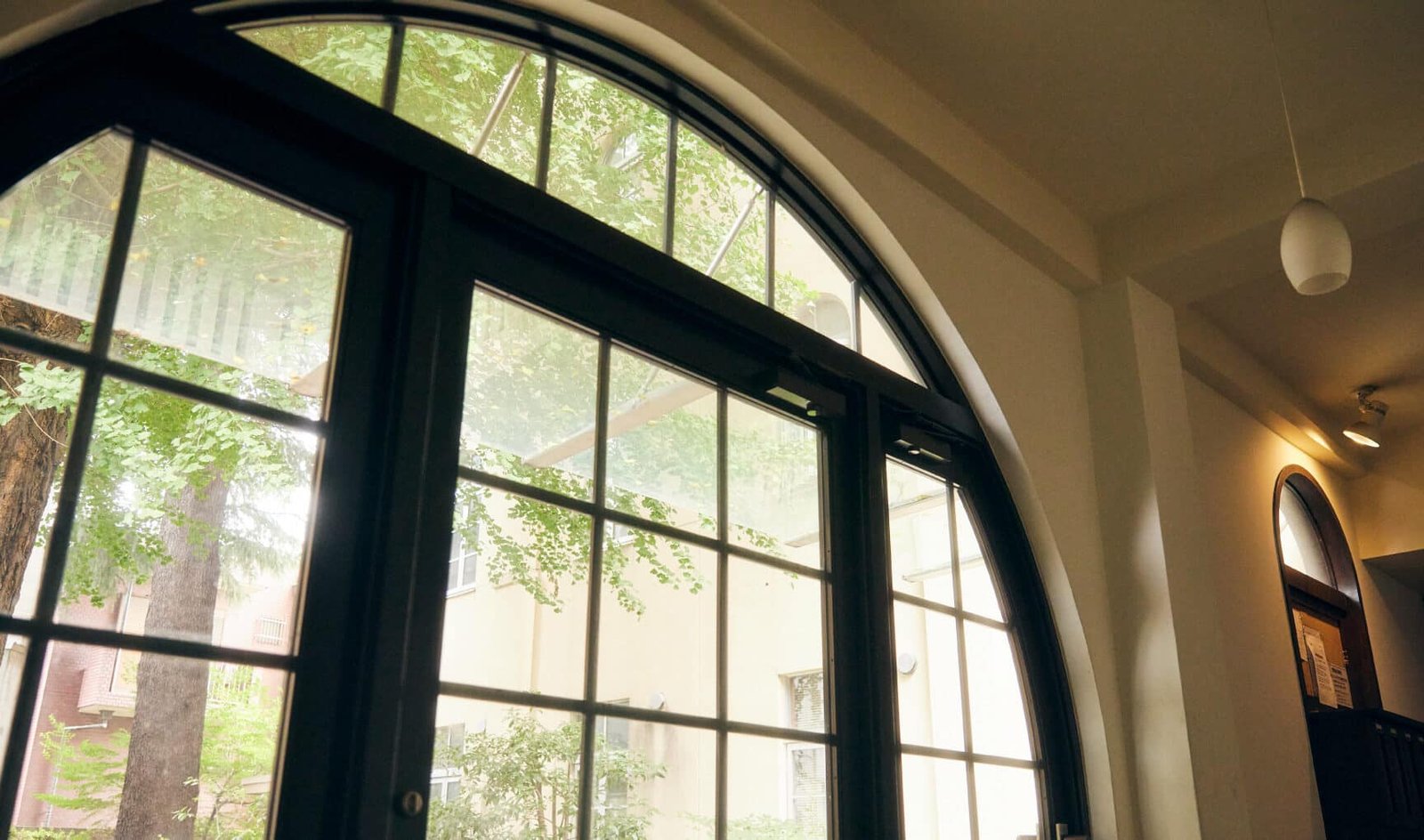 arched windowse381aee38387e382b6e382a4e383b3e381a8e8a995e4bea1