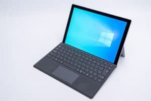 MicrosoftSurface Pro 7+レビュー：軽量で高速の2in1タブレット！