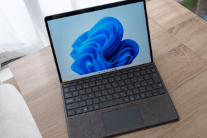 Surface Pro 8 キーボード徹底レビュー！パフォーマンスとバッテリーの実力は？